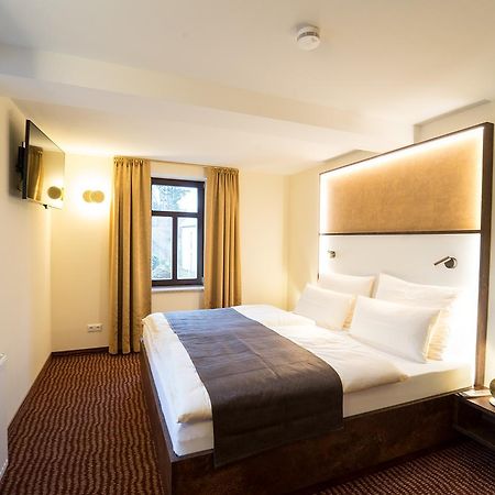 Hotel Goldener Hirsch Suhl Buitenkant foto