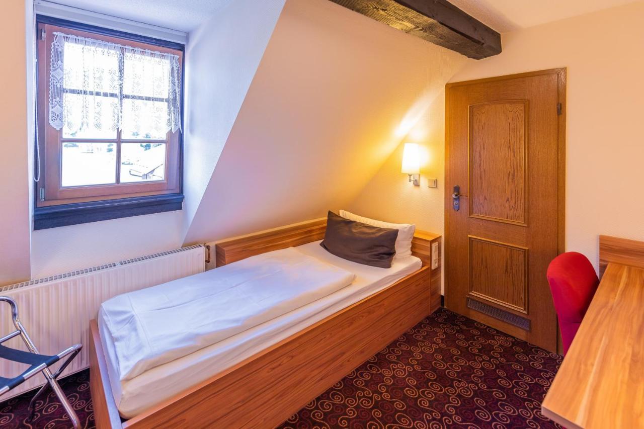 Hotel Goldener Hirsch Suhl Buitenkant foto