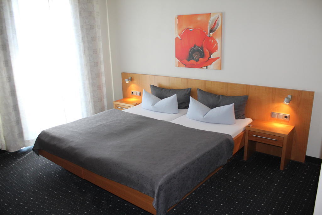 Hotel Goldener Hirsch Suhl Buitenkant foto
