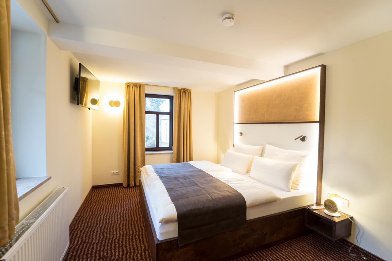 Hotel Goldener Hirsch Suhl Buitenkant foto