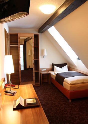 Hotel Goldener Hirsch Suhl Kamer foto